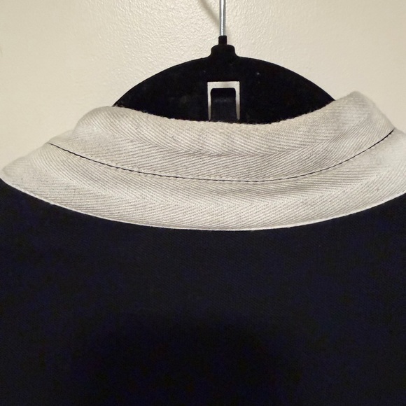 Tory Burch’s Iconic Black Top Tunic with White Boarders - Picture 10 of 11